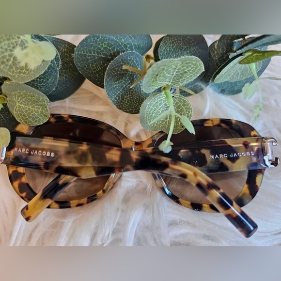 Marc Jacobs Marc 111/S Sunglasses in a Havana-Tortoiseshell Frame Color - Picture 9 of 11